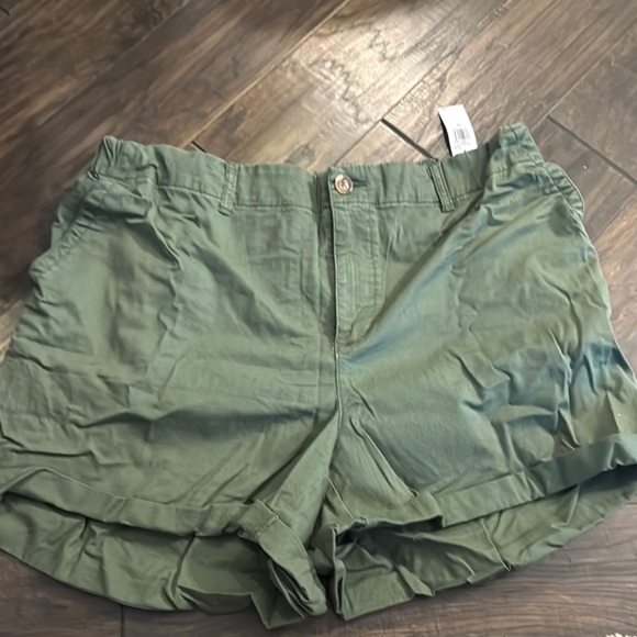 Women's Green Casual Shorts - Old Navy - Picture 4 of 5